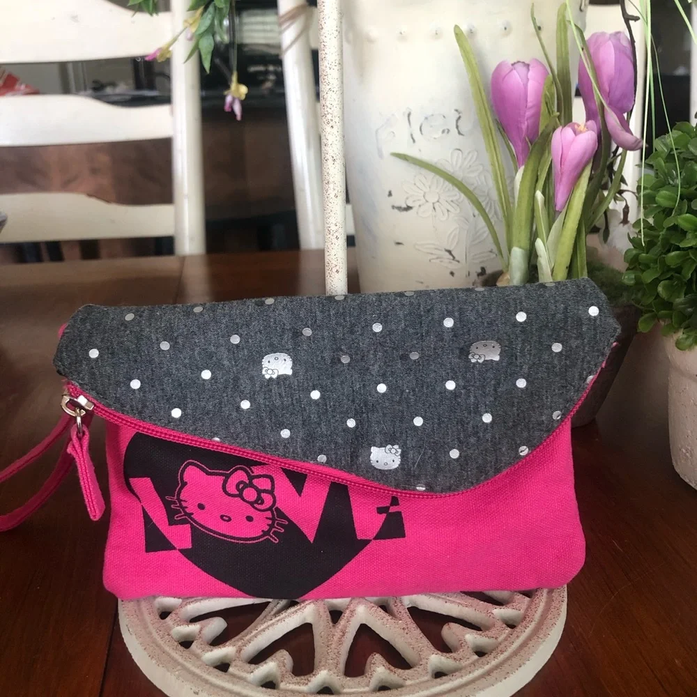 Hello Kitty wristlet